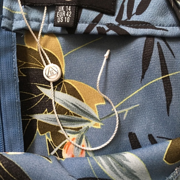 NWOT SkY Blue Floral Spaghetti Straps. Size 10 - Picture 7 of 7